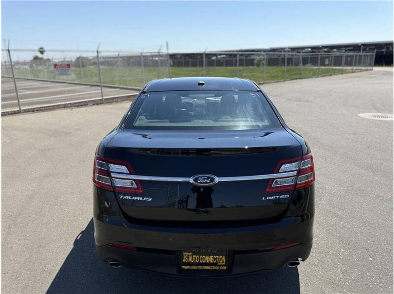 2017 Ford Taurus Limited