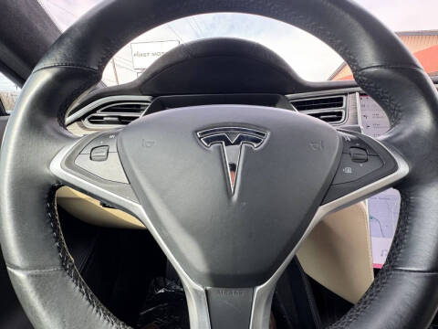 2015 Tesla Model S 70D