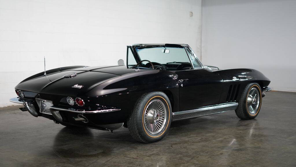 1966 Chevrolet Corvette 4