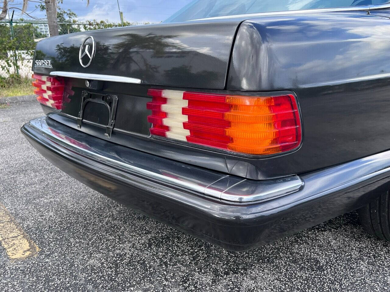 1991 Mercedes-Benz 560-Class  - $11,900