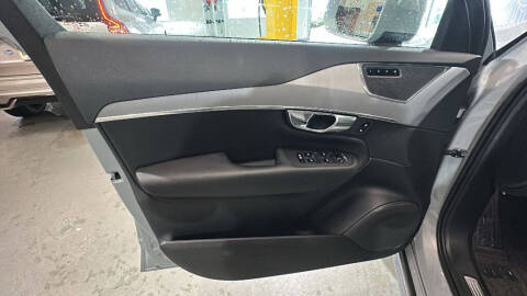 2025 Volvo XC90 B5 Core Bright Theme