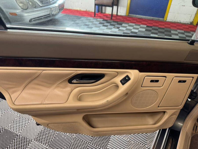 2001 BMW 7 Series 740iL