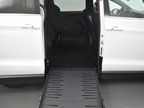 2024 Chrysler Pacifica Touring