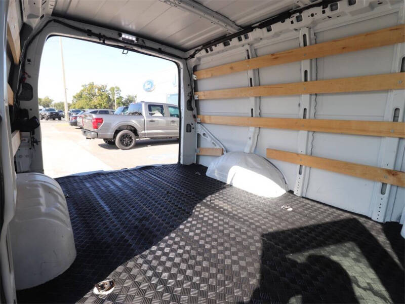 2024 GMC Savana 2500