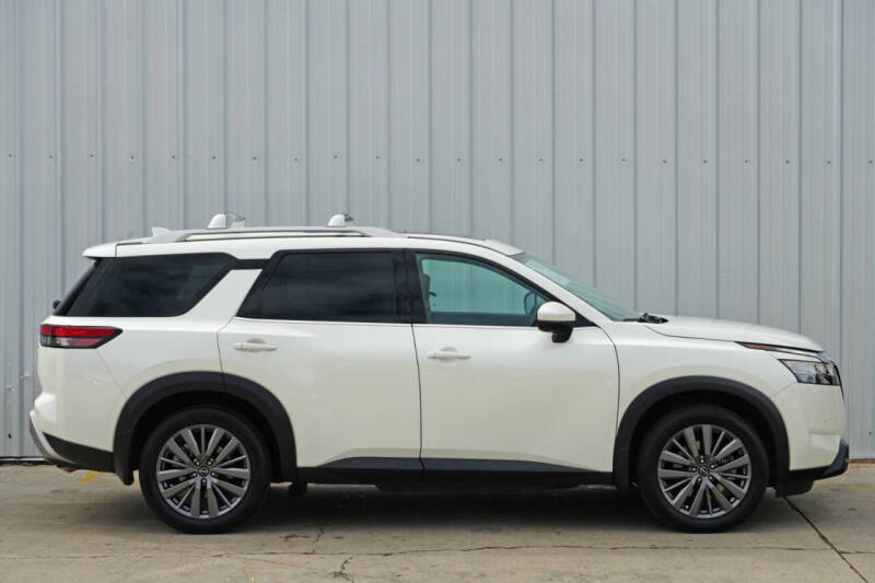 2023 Nissan Pathfinder SL