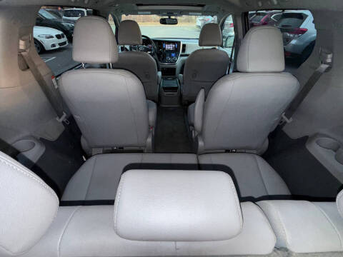 2017 Toyota Sienna XLE Premium 7-Passenger