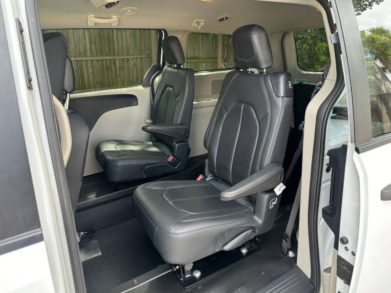 2018 Dodge Grand Caravan SE Plus