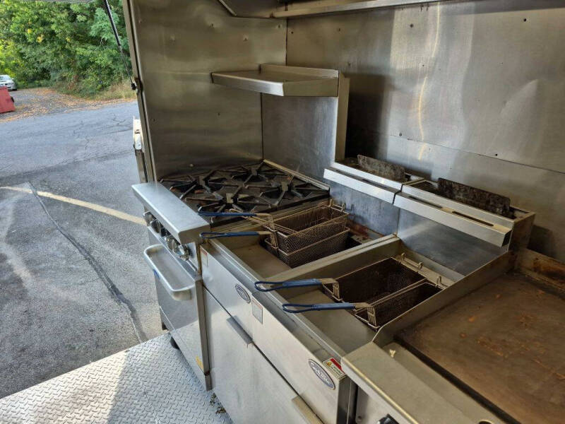 2001 Freightliner MT55 Chassis