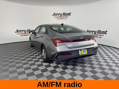 2025 Hyundai Elantra SE