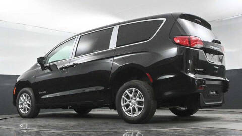 2025 Chrysler Voyager LX