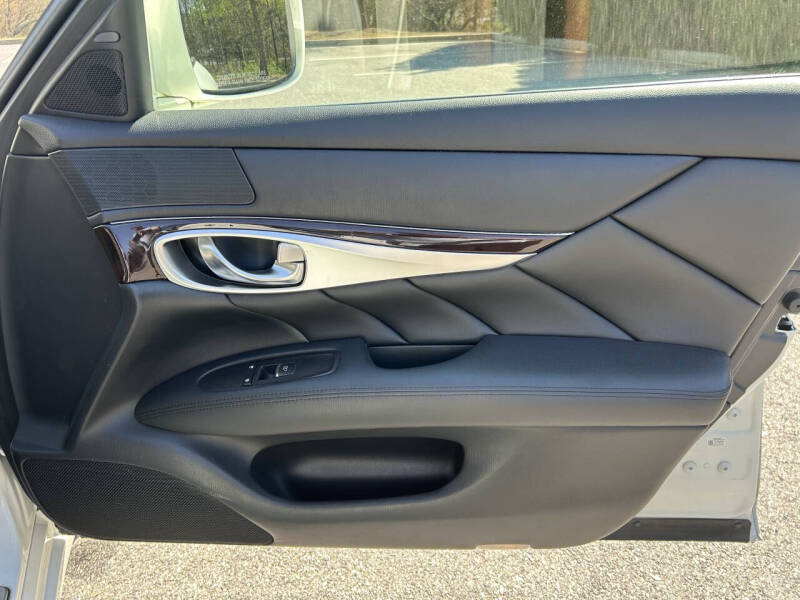 2012 Infiniti M37