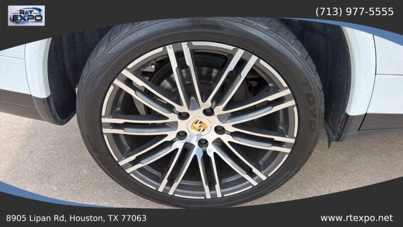 2017 Porsche Cayenne Platinum Edition