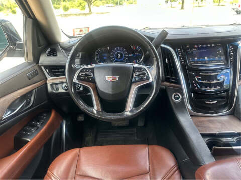 2018 Cadillac Escalade Luxury