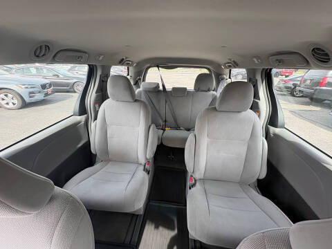 2017 Toyota Sienna L 7-Passenger