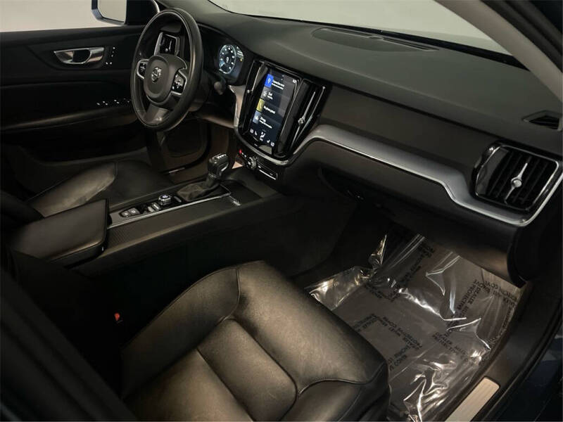 2020 Volvo S60 T5 Momentum