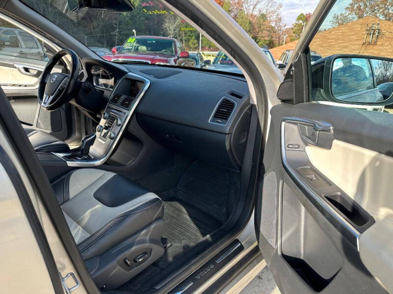 2017 Volvo XC60 T5 Dynamic