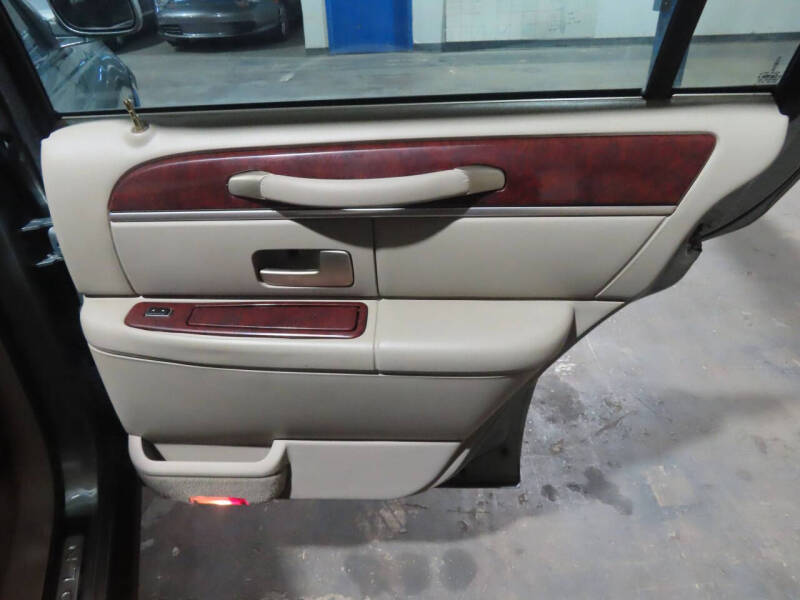 2003 Lincoln Town Car Signature