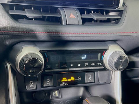 2025 Toyota RAV4 Plug-in Hybrid SE