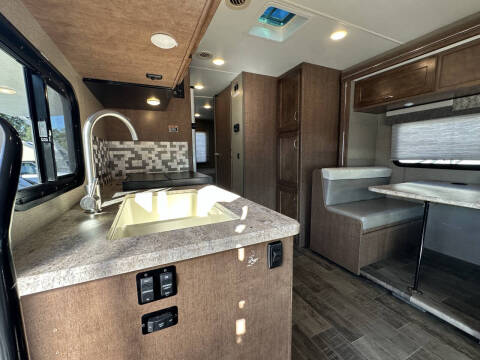 2019 Winnebago Outlook