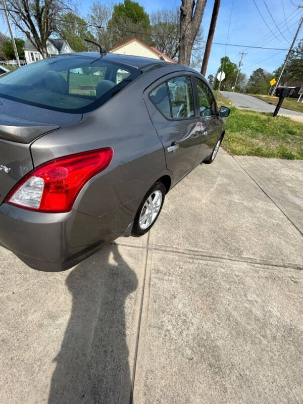 2015 Nissan Versa Sedan SV photo 5