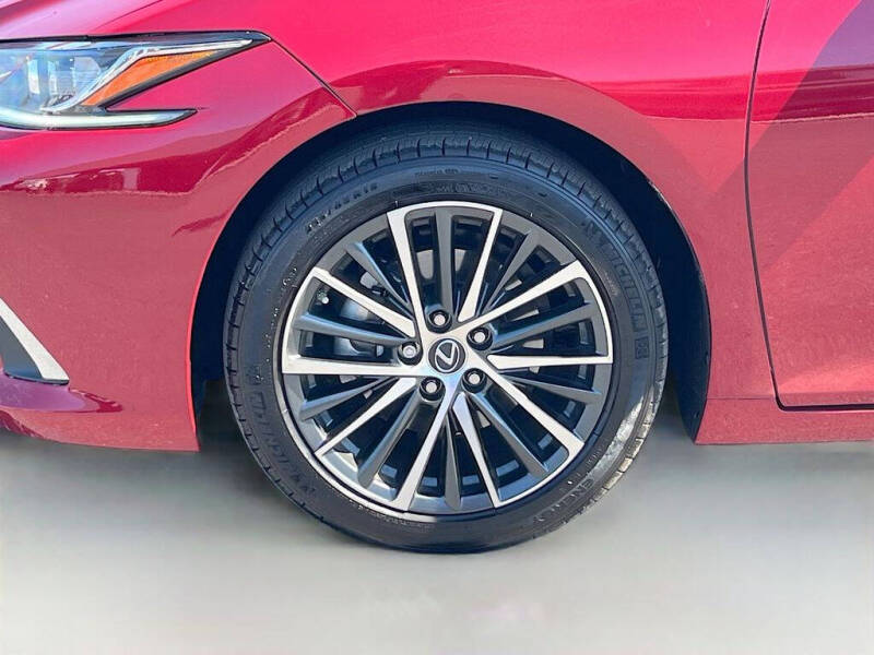 2025 Lexus ES 300h