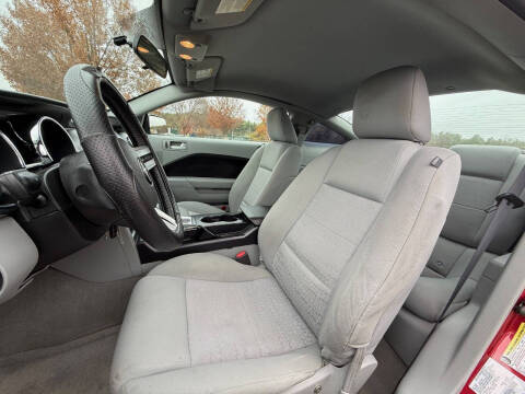 2005 Ford Mustang V6 Deluxe