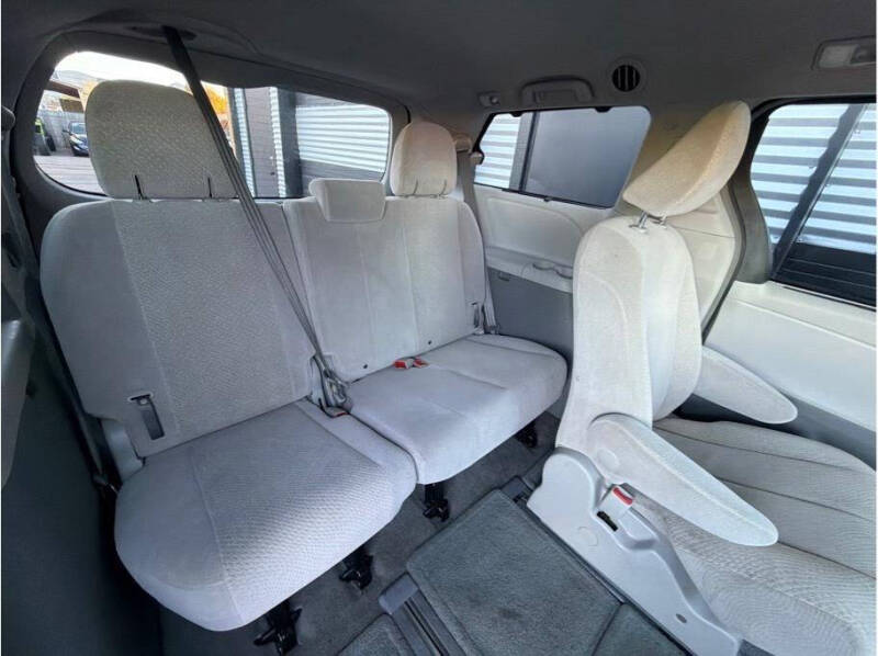 2012 Toyota Sienna LE 7-Passenger
