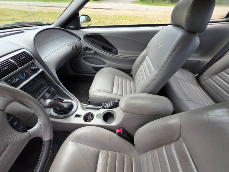 2004 Ford Mustang GT Deluxe