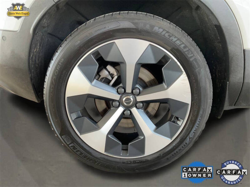 2024 Volvo XC40 B5 Plus Dark Theme