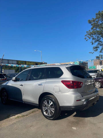 2019 Nissan Pathfinder SL