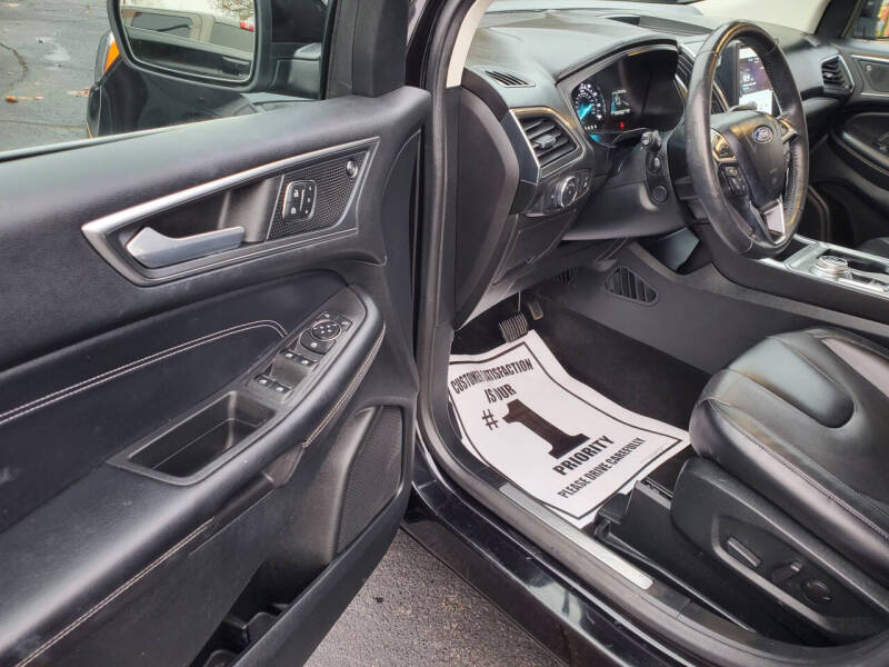 2022 Ford Edge Titanium