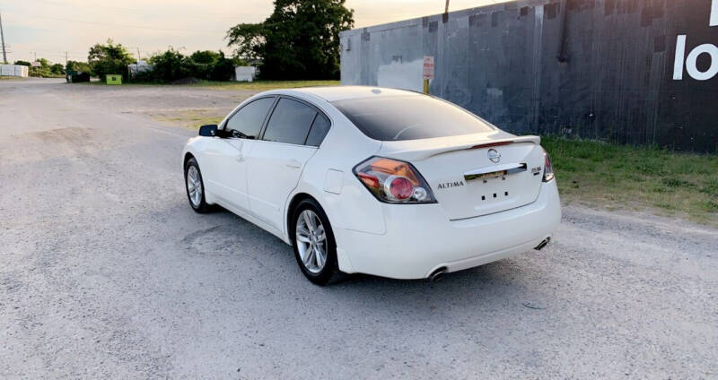 2012 Nissan Altima SR photo 7