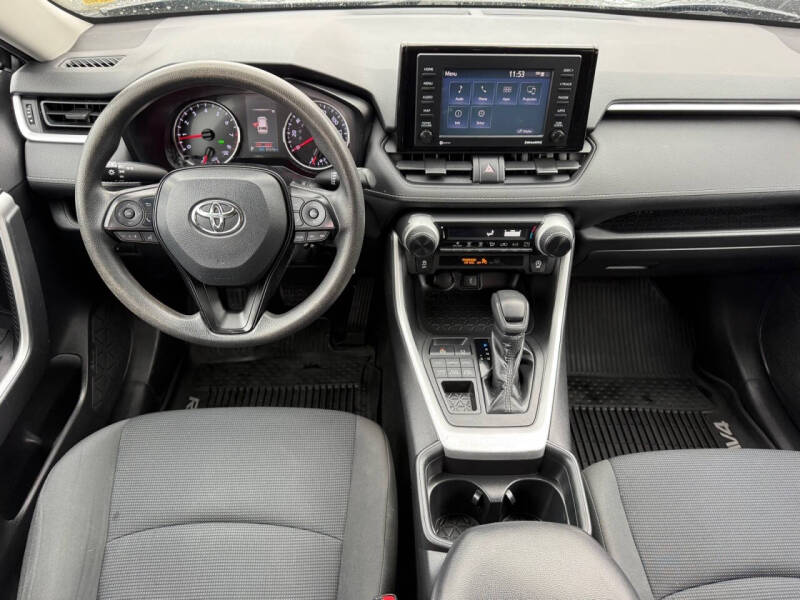 2020 Toyota RAV4 LE
