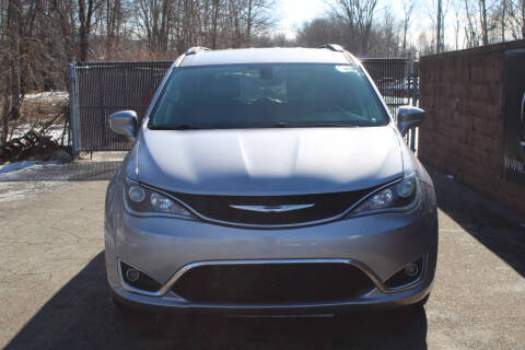 2017 Chrysler Pacifica Touring-L Plus