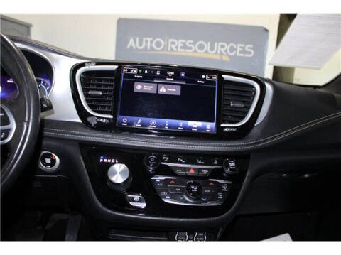 2022 Chrysler Pacifica Hybrid Touring L