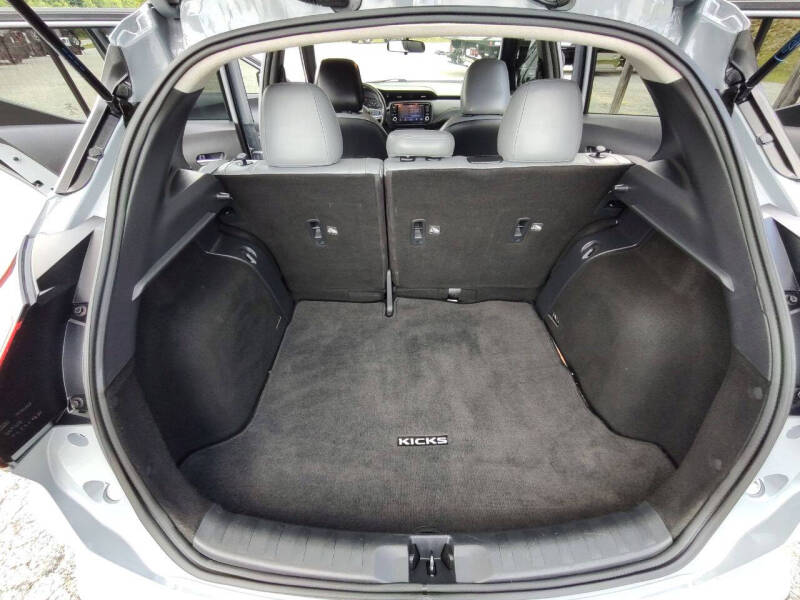2021 Nissan Kicks SR