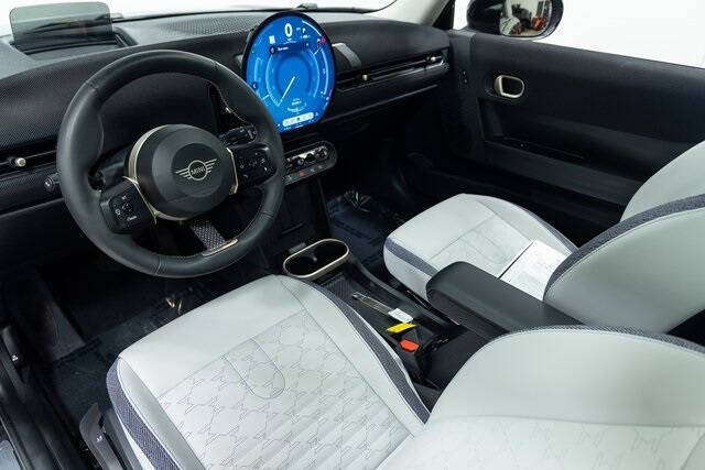 2025 MINI Hardtop 2 Door Cooper Signature Trim