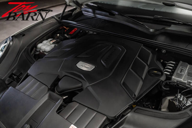 2023 Porsche Cayenne Coupe Platinum Edition