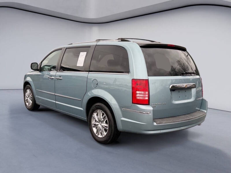 2010 Chrysler Town and Country Limited