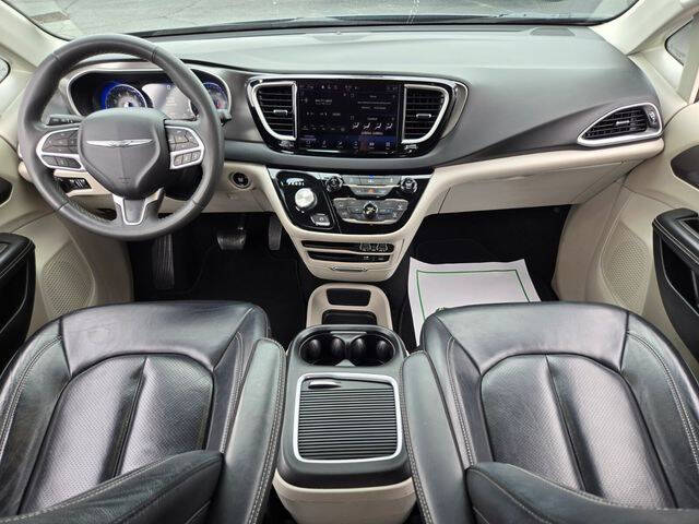 2022 Chrysler Pacifica Touring L