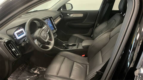 2025 Volvo XC40 B5 Core Bright Theme