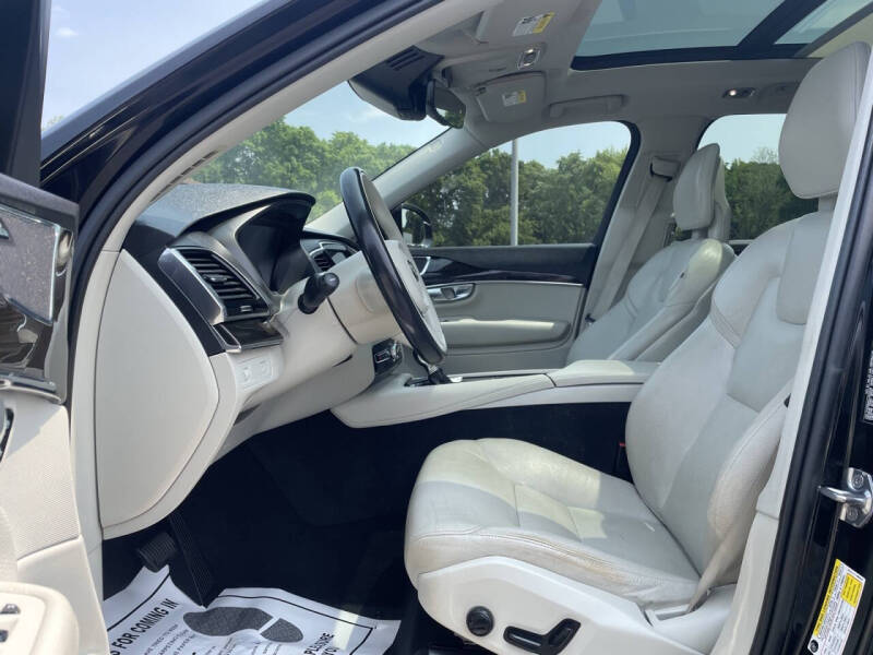 2018 Volvo XC90 T5 Momentum 5-Passenger