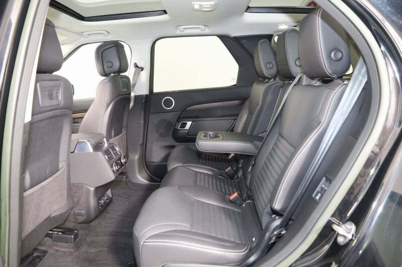 2023 Land Rover Discovery P300 S