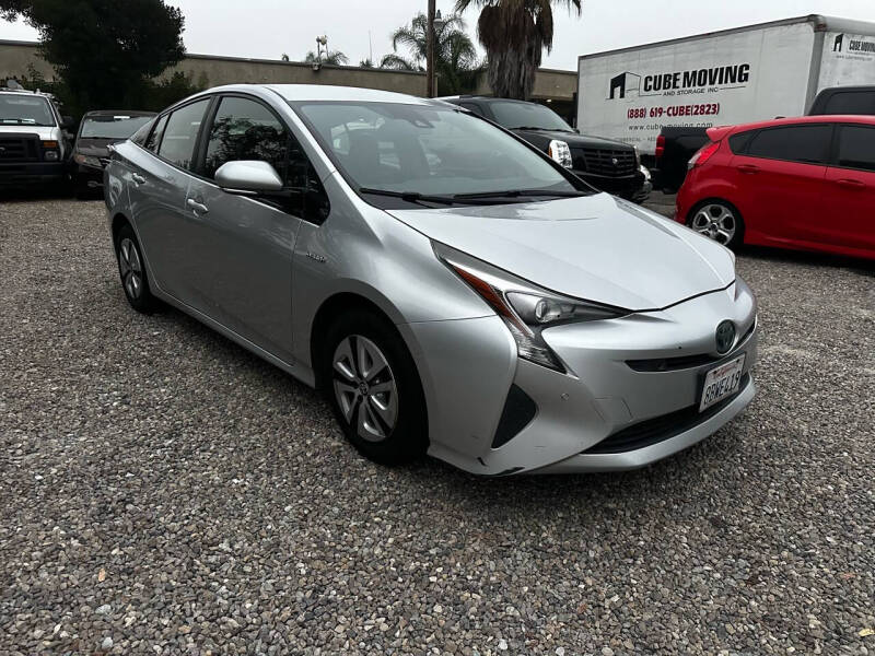 2017 Toyota Prius Two photo 3