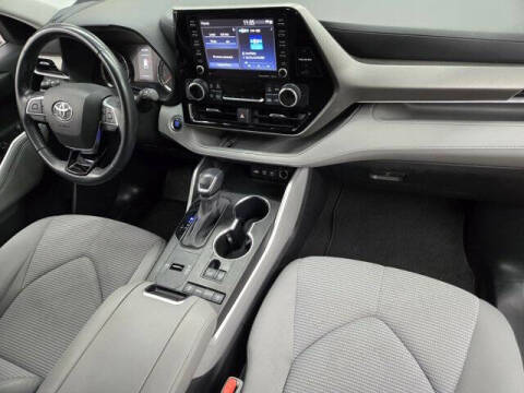 2021 Toyota Highlander LE