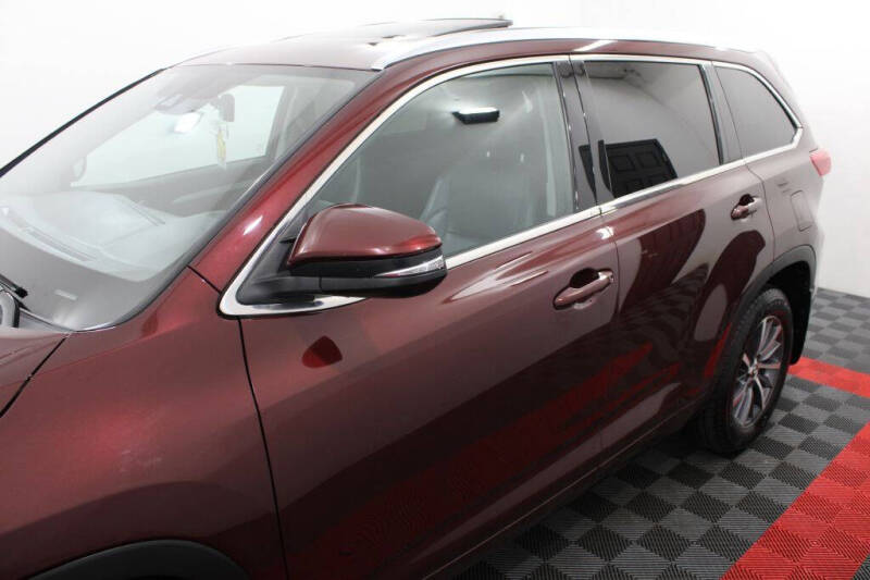 2017 Toyota Highlander SE