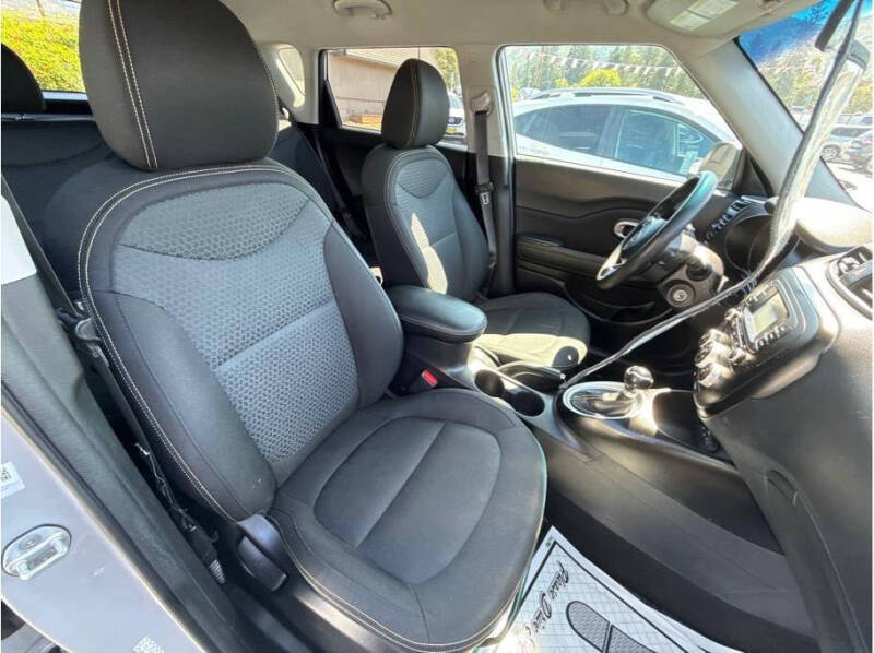 2016 Kia Soul +