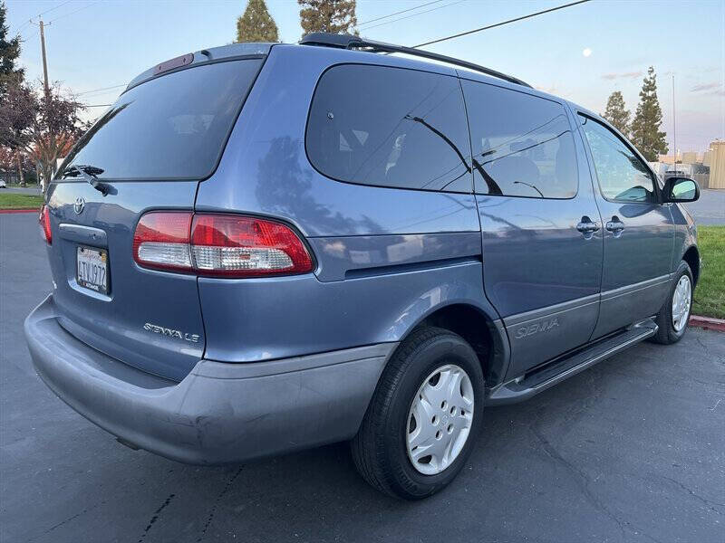 2002 Toyota Sienna LE
