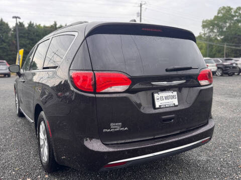 2017 Chrysler Pacifica Touring-L