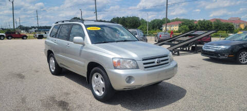 2006 Toyota Highlander for sale at Kelly & Kelly Supermarket of Cars in Fayetteville NC